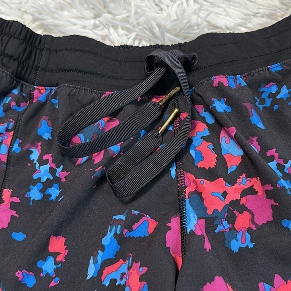 Lululemon Hotty Hot Short *Long Dandy Digie Multi / Black - Picture 2 of 6